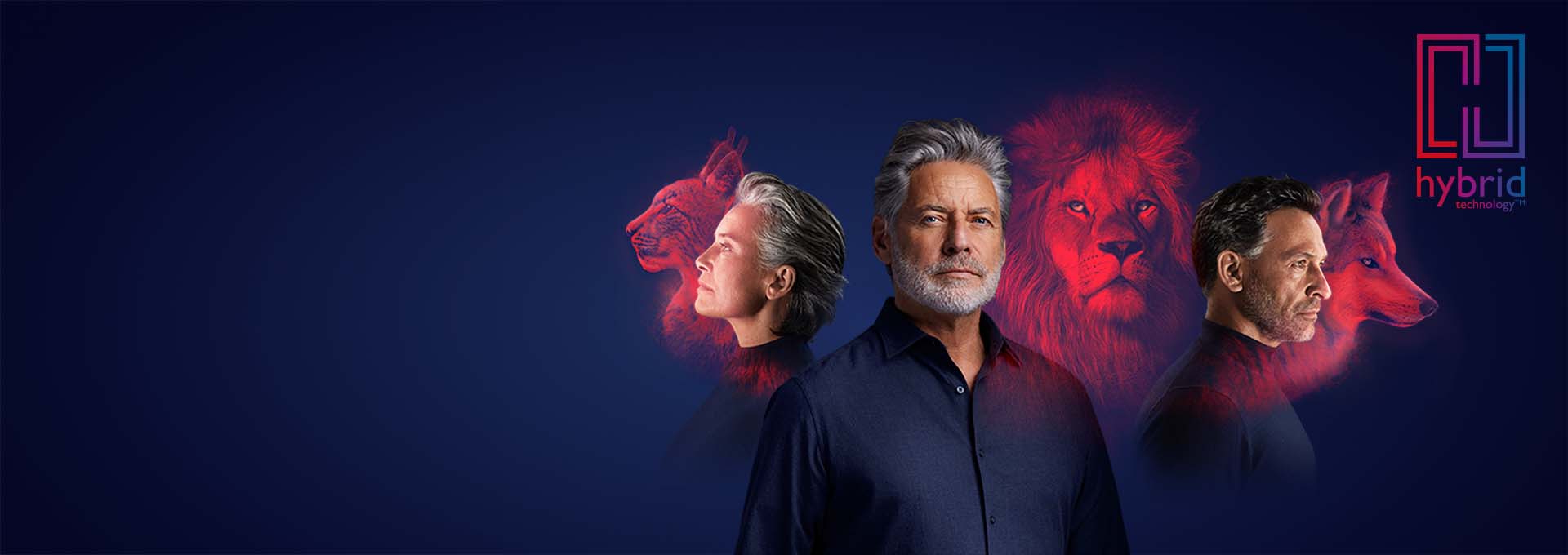 Vrouw en mannen met Bernafon Alpha oplaadbare hoortoestellen voor tekening van lynx, leeuw en wolf met Hybrid Technology logo