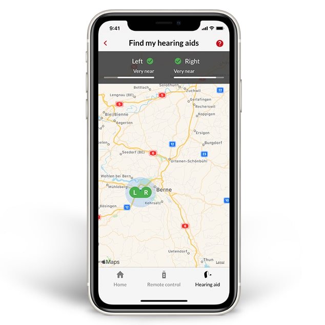 Smartphone met interactieve kaart met de locatie van de hoortoestellen van de 'vind mijn hoortoestellen'-functie in de Bernafon EasyControl-A app