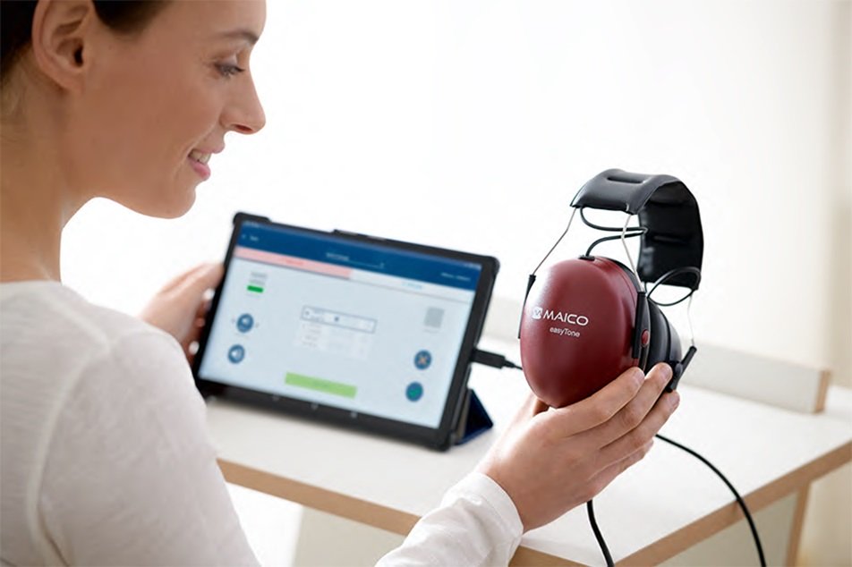 Tablet audiometer easyTone with state-of-the-art headphone
