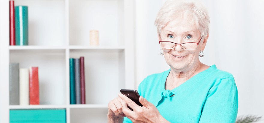 blogfr_seniorsgeeks_femmeportable-min
