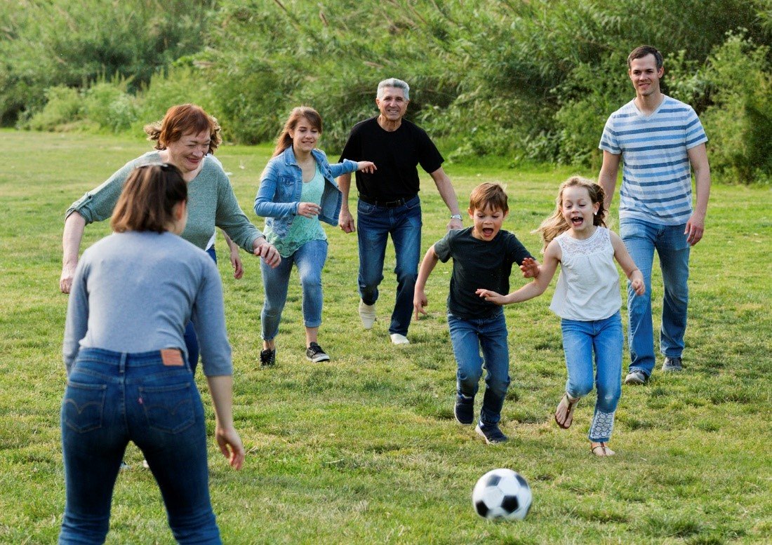 personnes-qui-jouent-au-foot