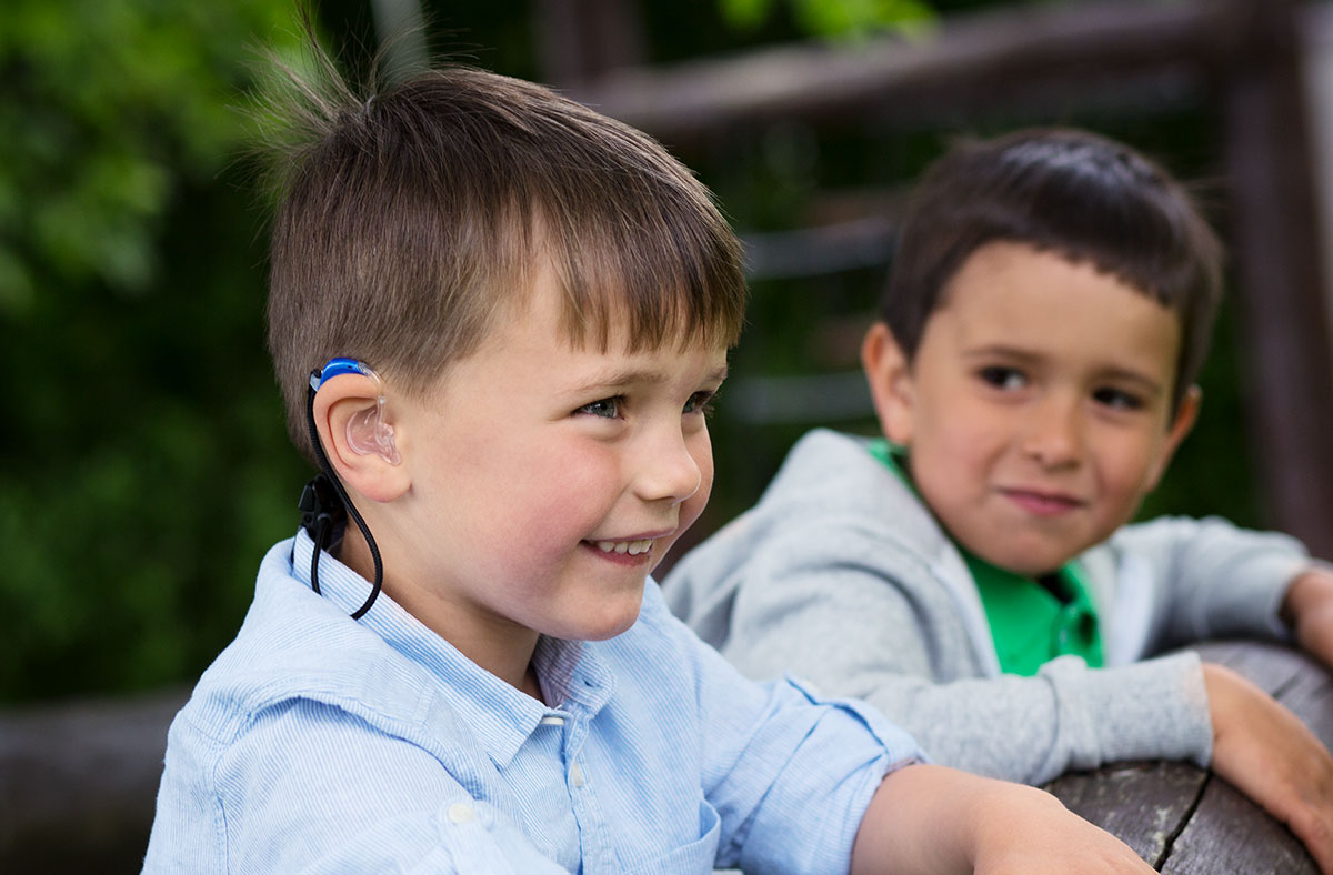 Prevent hearing aids from falling off Oticon SafeLine™