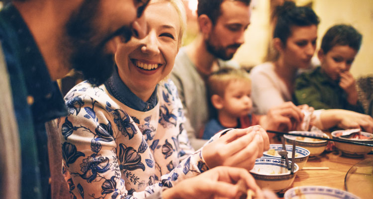 With Philips HearLink hearing aids you can hear better and enjoy  dinner with the family.